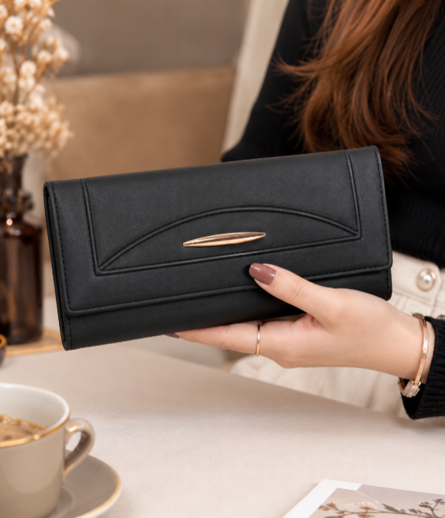 Noir Élise Clutch Wallet